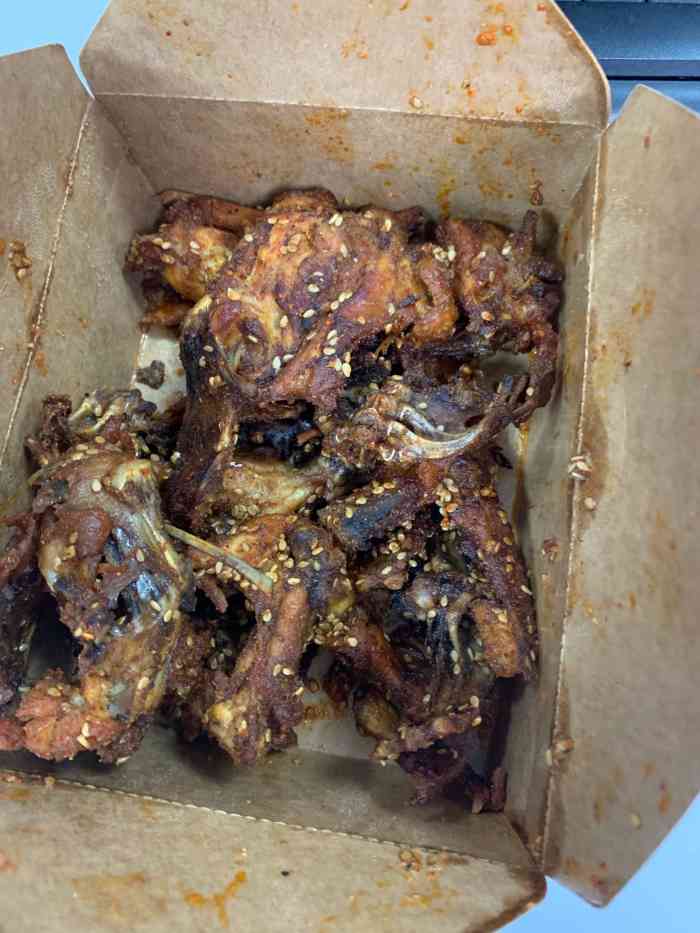 青岛麻辣鸡架(司门口店"这家店的麻辣鸡架我吃过几次了.佐料太足了.