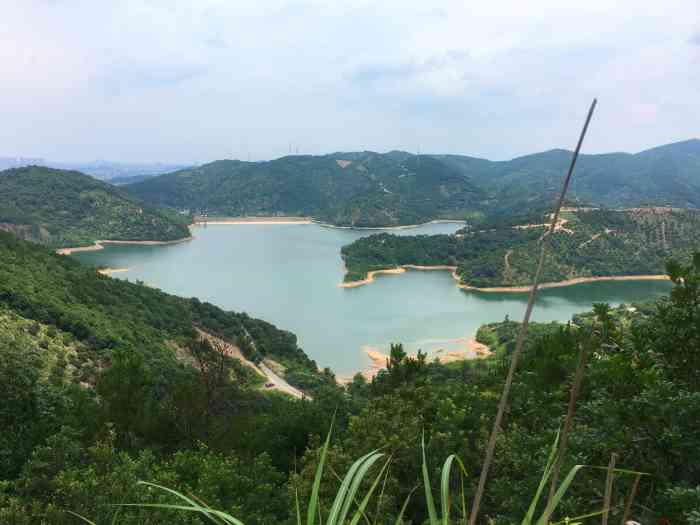 横河梅湖水库-"梅湖山里的梅湖水库,谁很干净,景色宜人,.