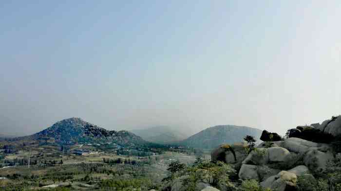 护驾山-"护驾山是邹城城区东南部的一处景区,紧临着.