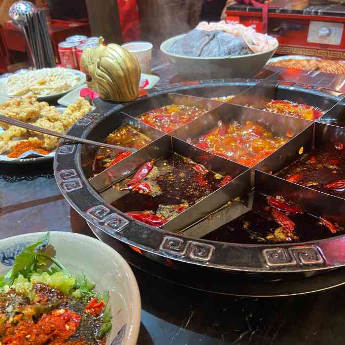 渝大狮毛肚老火锅(解放碑店)