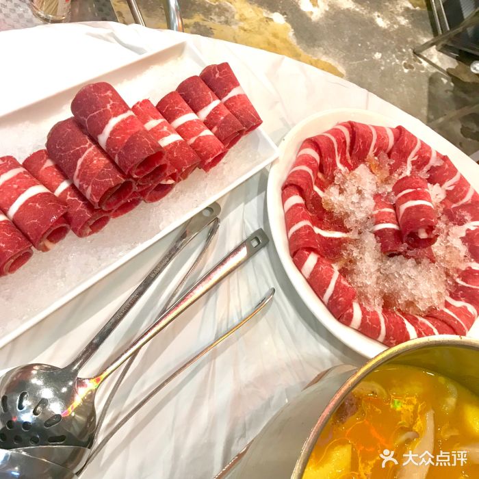 环境很特别金牌花胶鸡煲汤入口感觉不是很爽