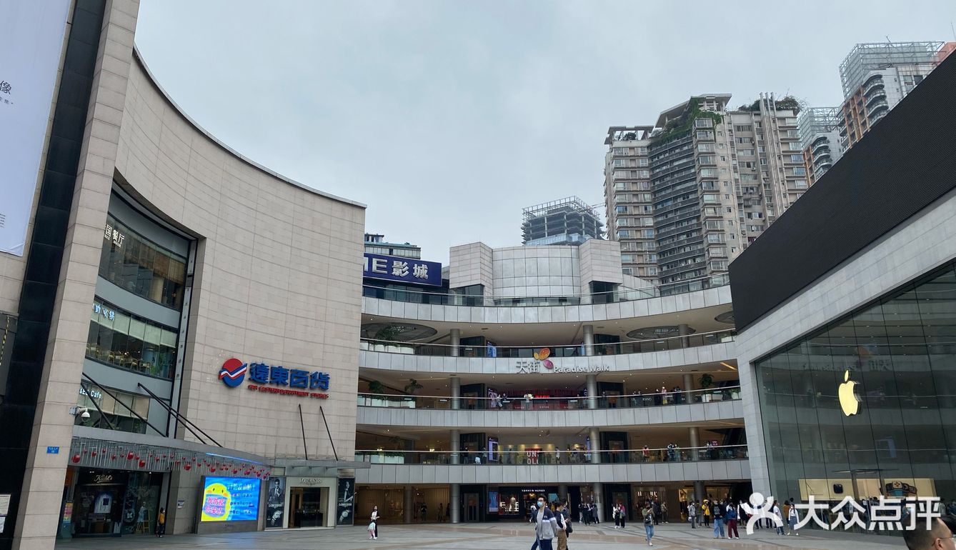 重庆龙湖北城天街位于重庆江北区观音桥是一座集购物