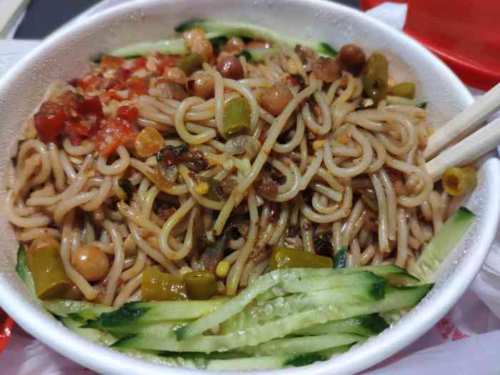 吃嗨乐61剁椒牛肉拌粉(武汉店)-"由于吃的外卖,没有