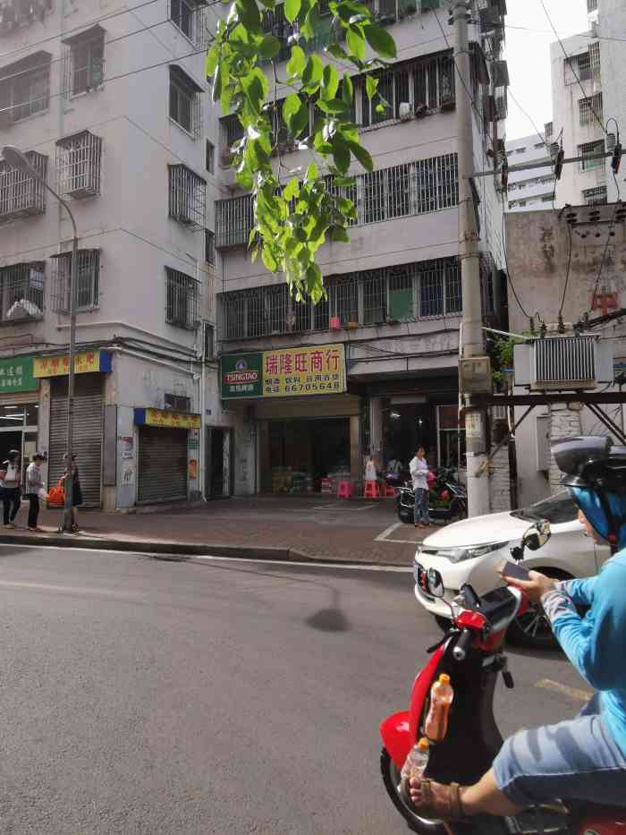 义龙后路无名早餐店"这家店,在义龙路的巷子里,靠近义龙路的菜.