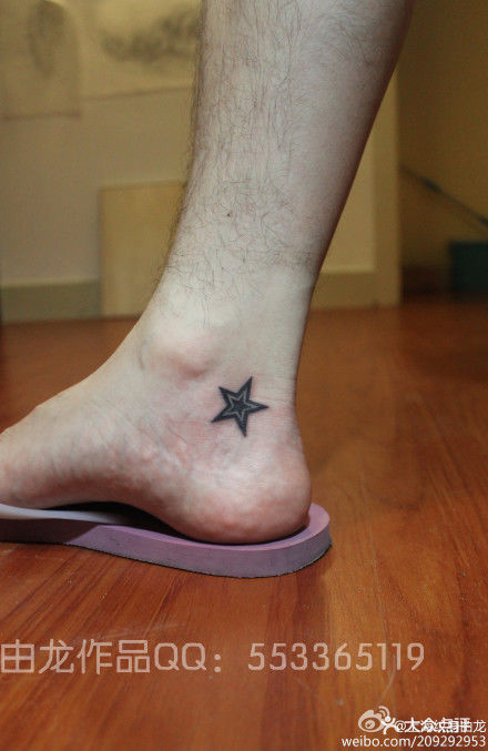 上海纹身由龙作品男生脚踝五角星纹身p