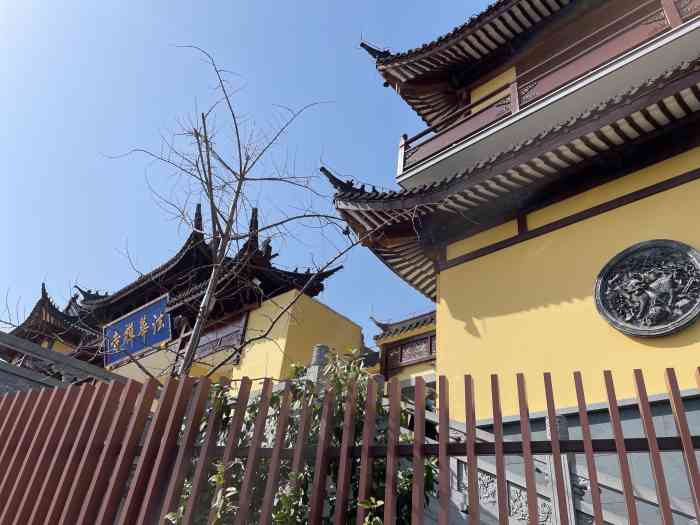 法华禅寺"哈密路上的中新泾公园才竣工开放就有特色的.