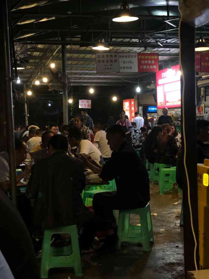 老院子肥肠鸡(小苑路店)-"就在观音桥背后的老房子里头,也不难找.环.