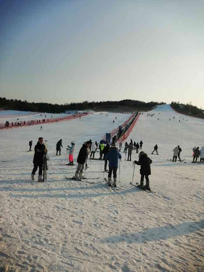 青岛融创藏马山滑雪场