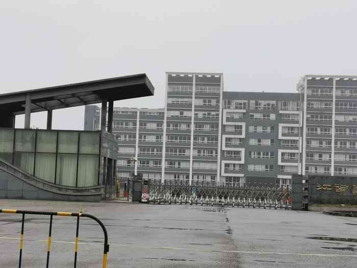 江南影视艺术职业学院-西南门-