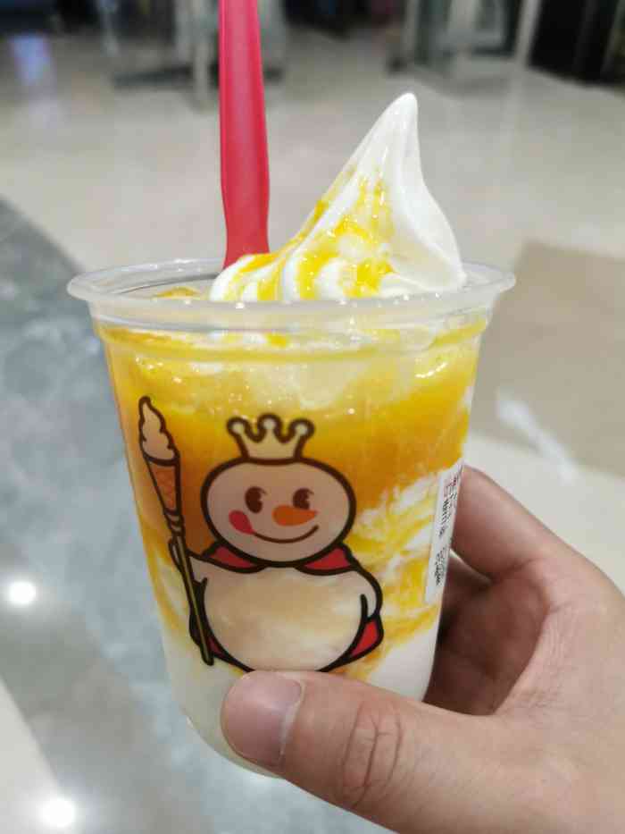 蜜雪冰城(九汇城店"这个在九汇城里,儿子突然要喝烧仙草现在也.