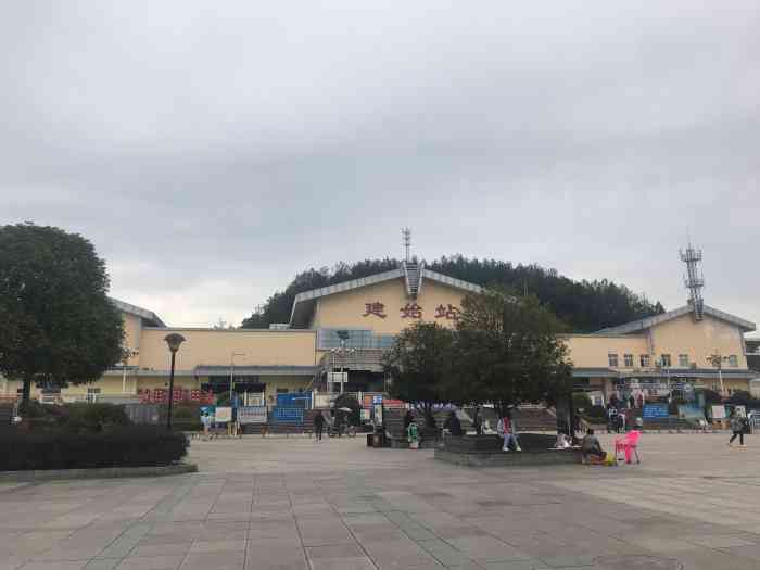 建始站-"来建始参加婚礼第二天赶回武汉坐动车出."
