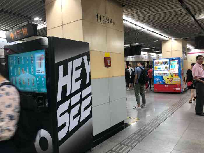 高青路(地铁站"这是6号线的一个终点站,有大部分的线路到.