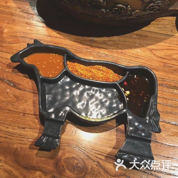 原始一口牛果木炭火烤肉