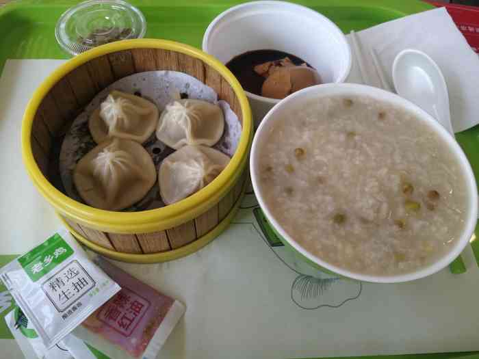 老乡鸡是懒人们不想做饭的最好借口,夏日天气炎热,早餐和晚餐能简单就