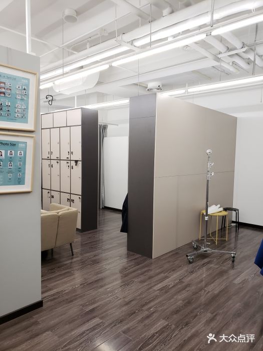 网上搜的出入境指定证件照拍摄地,来了发现.