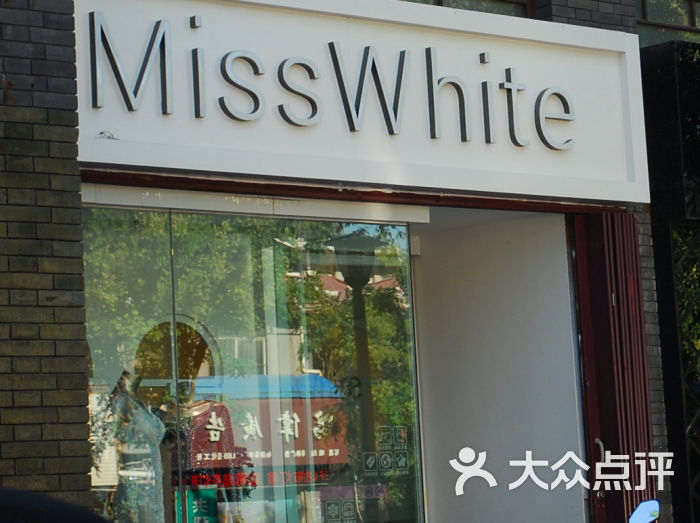 miss white图片 - 第1张