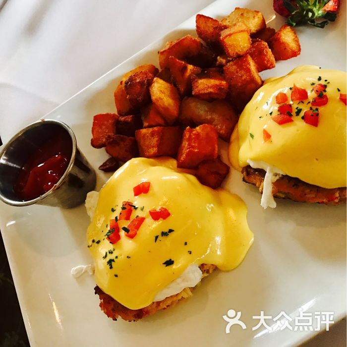 crab cake egg benedict