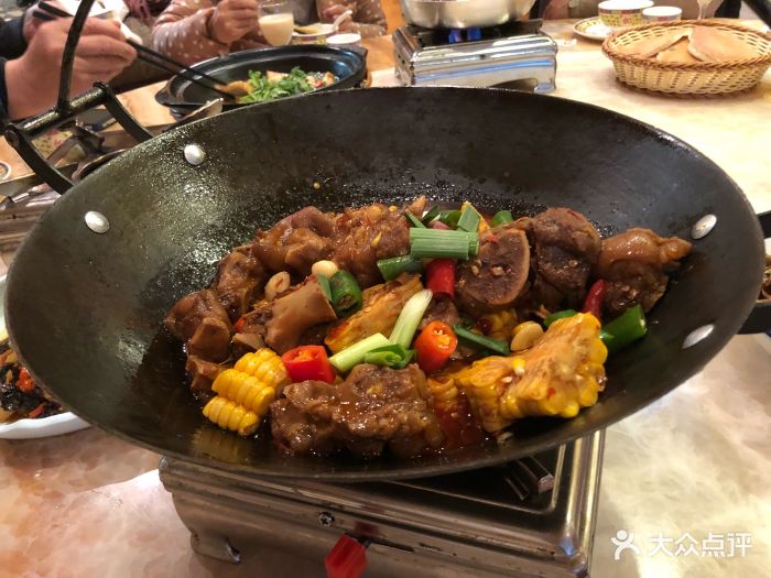 吊锅酱汁猪脚