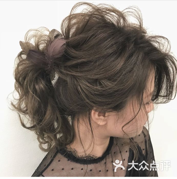 梵创造型:陪着某位宝宝剪头发,用的团购提.上海
