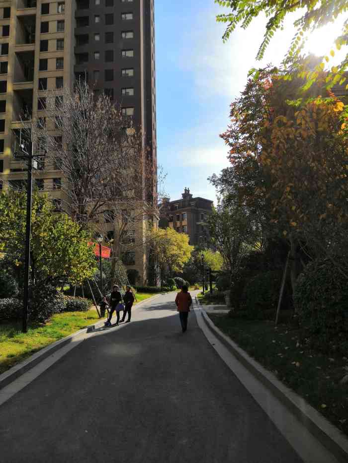 名门郡景-"名门郡景位于航空港区,位于港区的边缘,小.