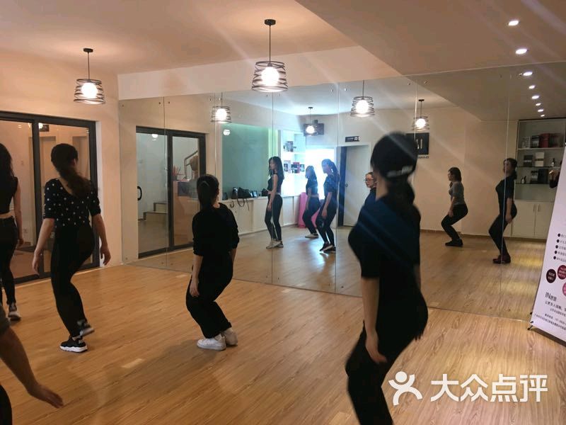 in dance club图片 - 第3张