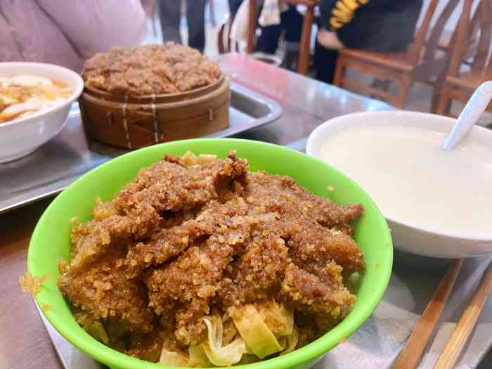 小金蒸饭-"渣肉蒸饭貌似是芜湖得特色早餐糯米饭 .