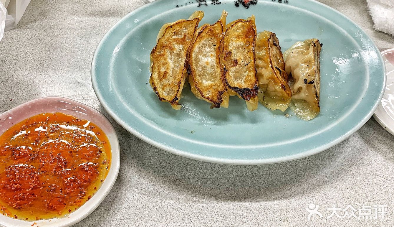 尤其是给的那个蘸料 解去了煎的油腻感!