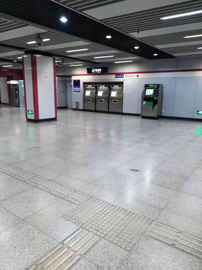 祁连山路地铁站