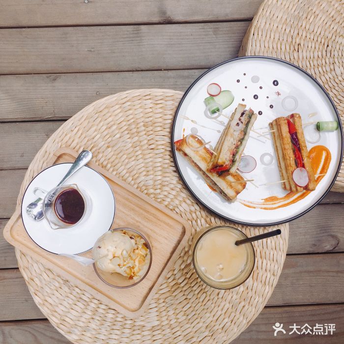 阿芙佳朵×冰拿铁×金枪鱼三明治阿芙佳朵.-窑头银座美食城图片