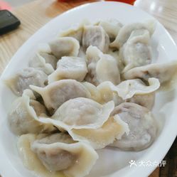 偃月坊水饺(新华联店)的鲜肉芹菜水饺好不好吃?用户评价口味怎么样?