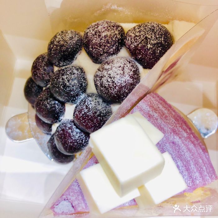 lelecha乐乐茶(嘉里中心店)车厘子牛乳裸蛋糕图片
