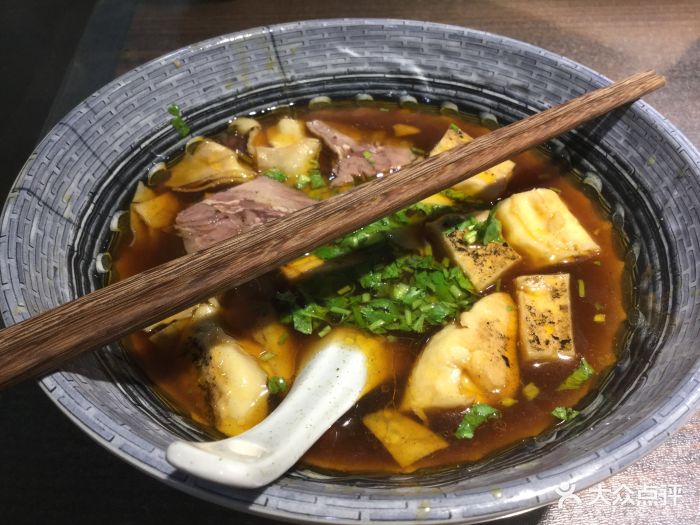 牛肉罩火烧