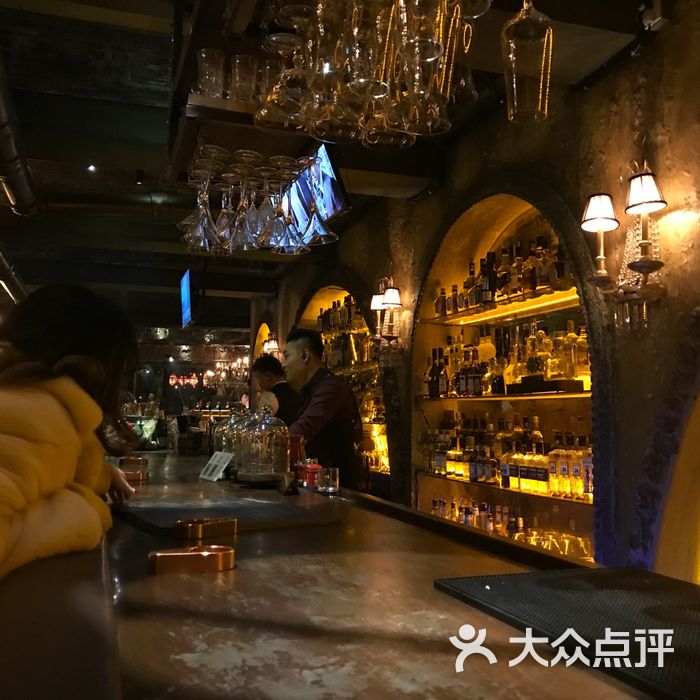 lr lounge bar 左右酒吧