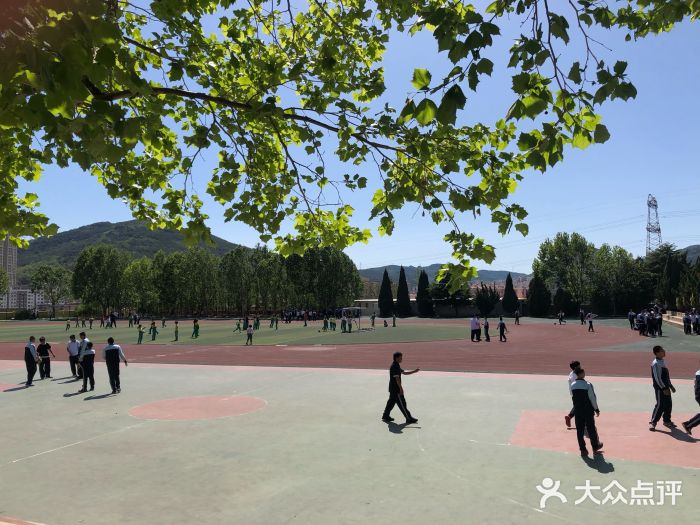 大连市第十七中学操场图片