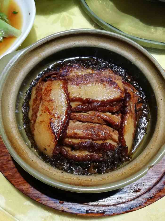 兴裕隆餐厅"味道很好,物美价廉,店面装饰风格也不错.