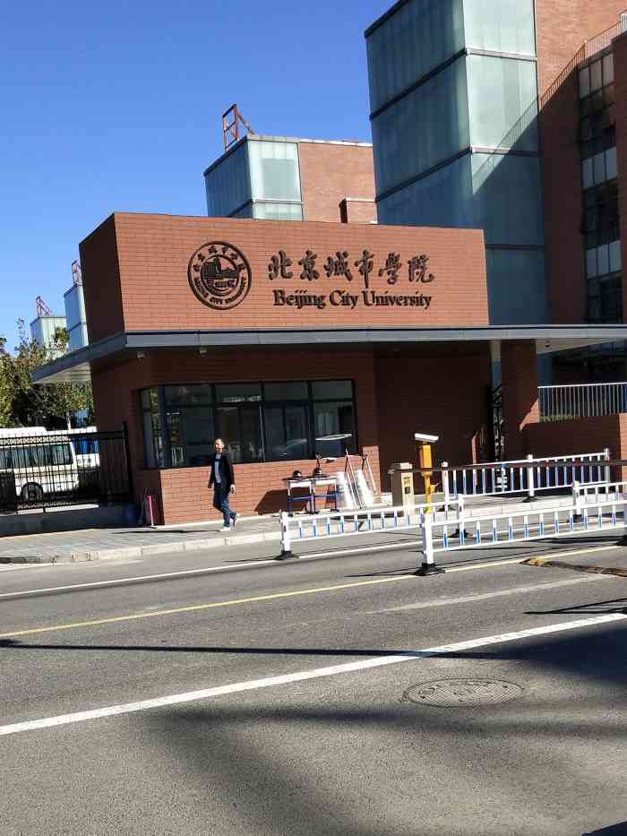 北京城市学院顺义校区6号实训楼-"喜欢这个时候的绿荫