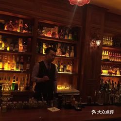 去赫本酒吧人均消费_成都赫本酒吧(3)