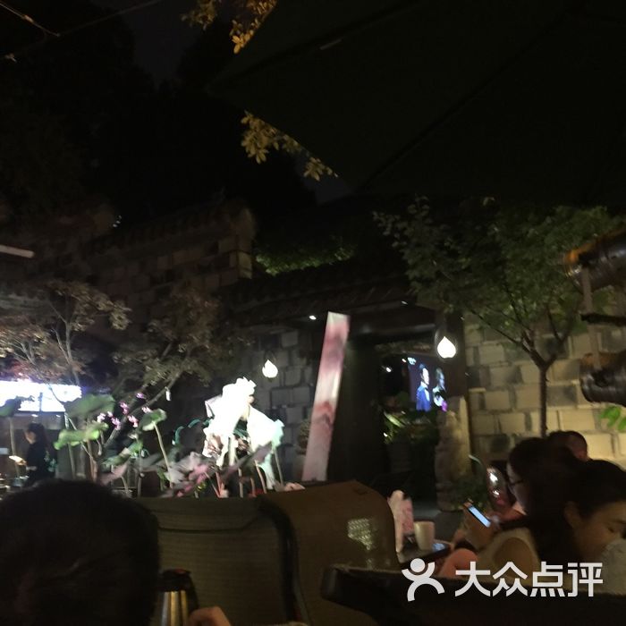 莲花府邸音乐餐酒吧