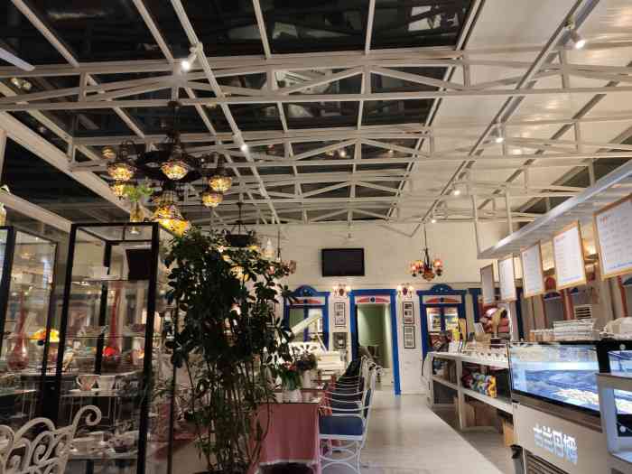 古兰丹姆冰激凌店-"古兰丹姆小院不是很大安安静静的坐落在黎.