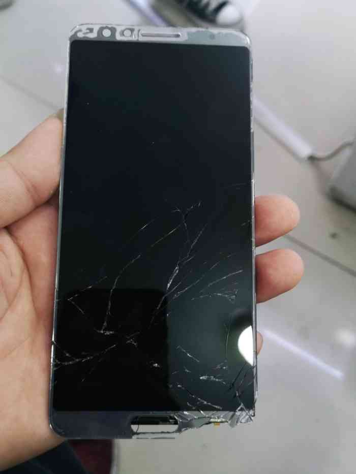 中国移动手机维修"p30pro.本来手机碎了,想贴个膜然后.