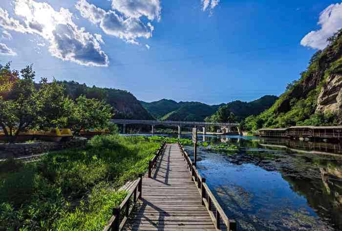 卧龙湾庄园"周末带着家人到京郊看看秋景,怀柔的山区一.