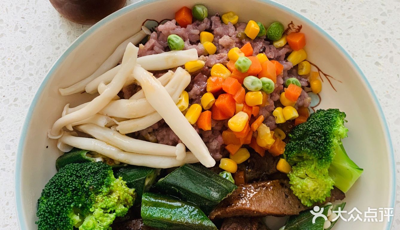轻食 牛排粗粮饭