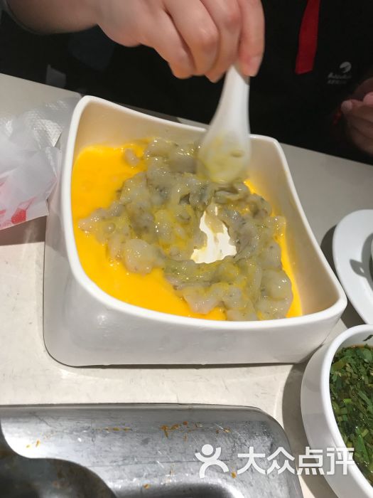 海底捞火锅:这家店男店员很热情。女服务员一