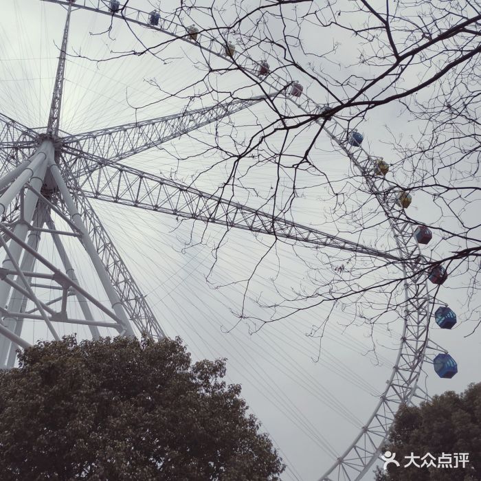 最近开了个灯火嘉年华。很多公众号上有活动