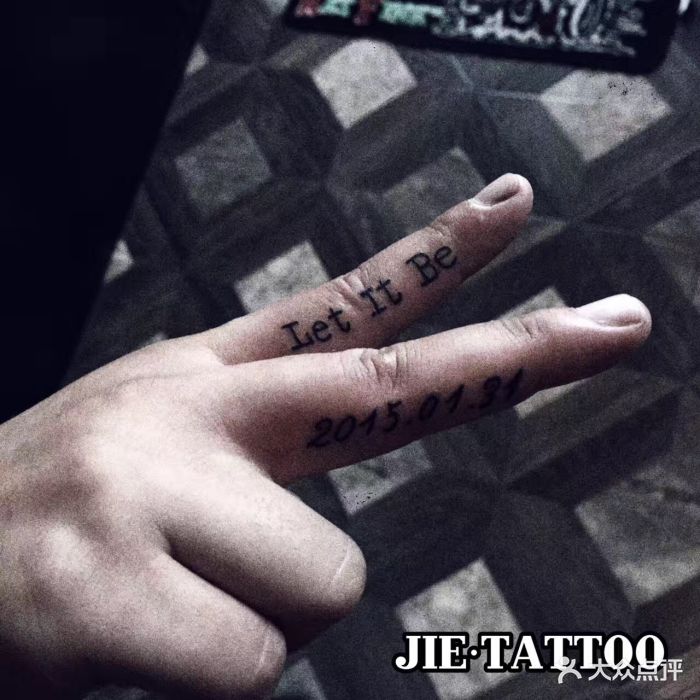 let it be摇滚乐披头士的一首歌 下面数字是孩子生日 纹身师:杰tattoo