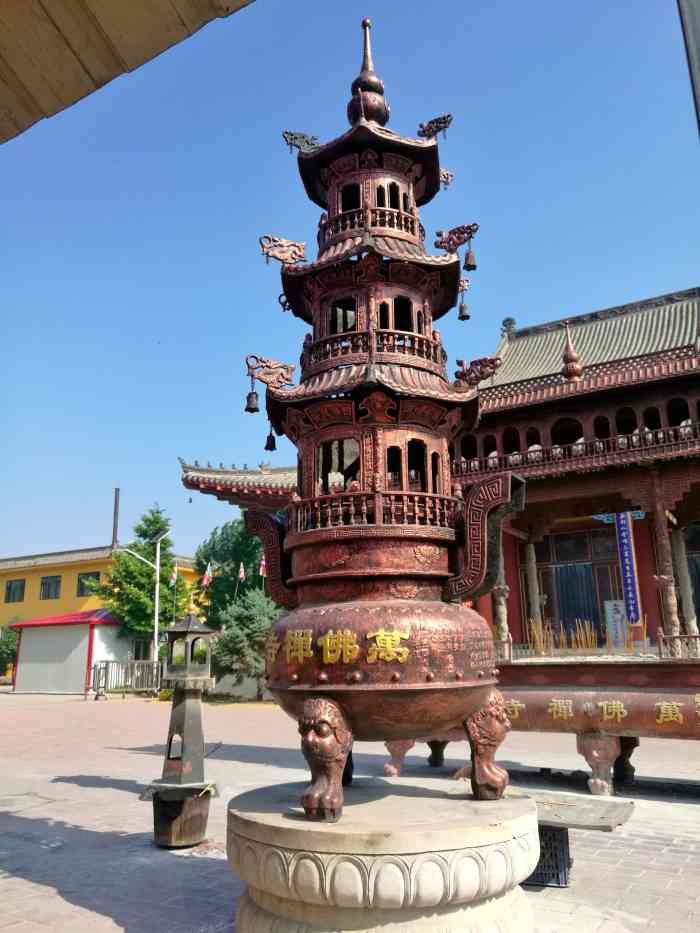 万佛禅寺-"在东戴河离止锚湾很近,寺庙始建于辽代,因.