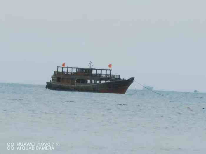 北海银滩-"沙很细腻,象面粉一样,湿了象泥.海边冲淡.