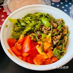 番茄炒蛋农家小炒肉双拼擂椒拌饭