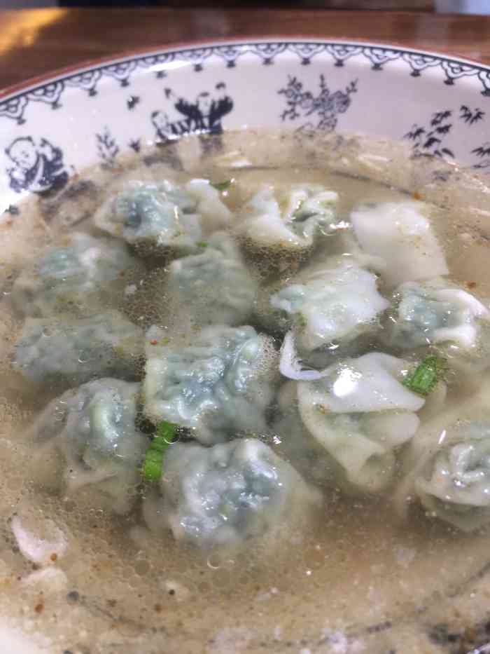 马永兴(仙林金鹰店"点了四份主食,柴火鲜肉馄饨,特意备注了不.