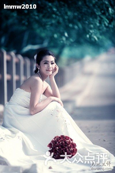 兰蔻新娘婚纱摄影_新娘婚纱图片(2)